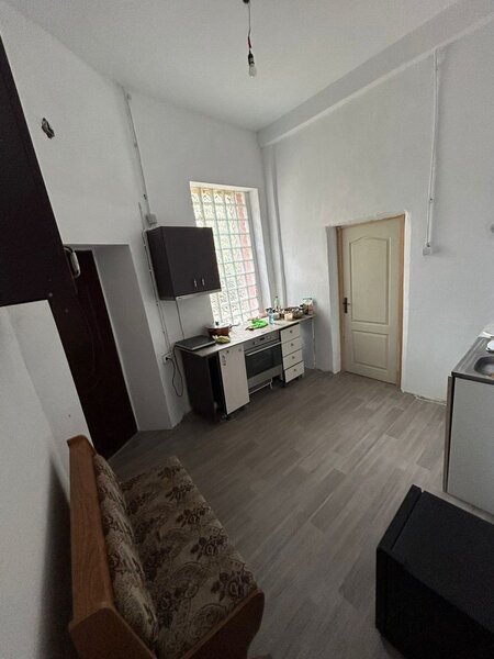 Nerva Traian apartament in vila 3 camere, curte 40mp