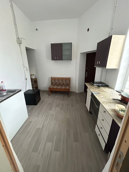 Nerva Traian apartament in vila 3 camere, curte 40mp